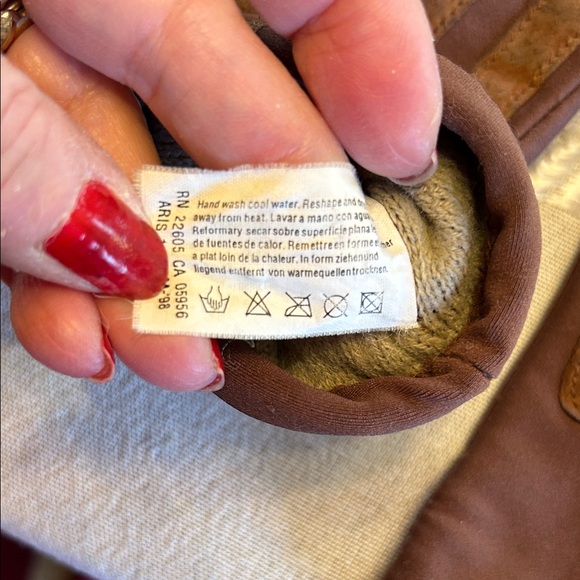 Isotoner Elegant Brown Women’s Gloves Nylon & Spandex; Soft Lining; Comfy & Warm - Picture 7 of 16